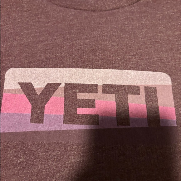 YETI women’s Maroon T-Shirt - Picture 2 of 2